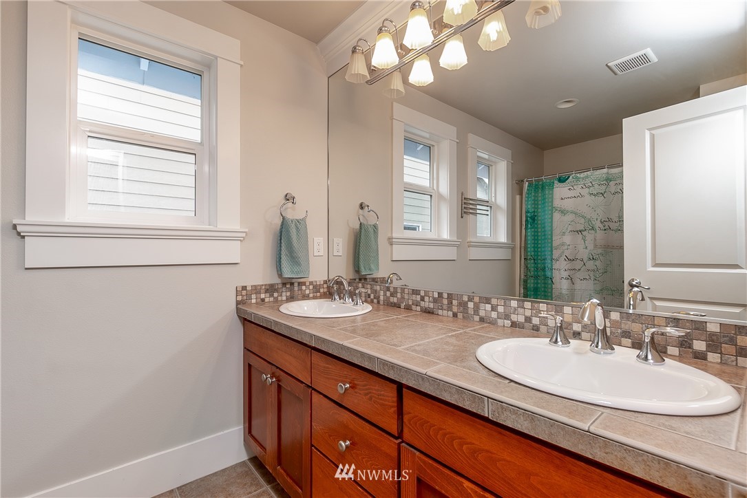 5102 Northeast 10th Street Renton, WA 98059 - Photo 22 of 28