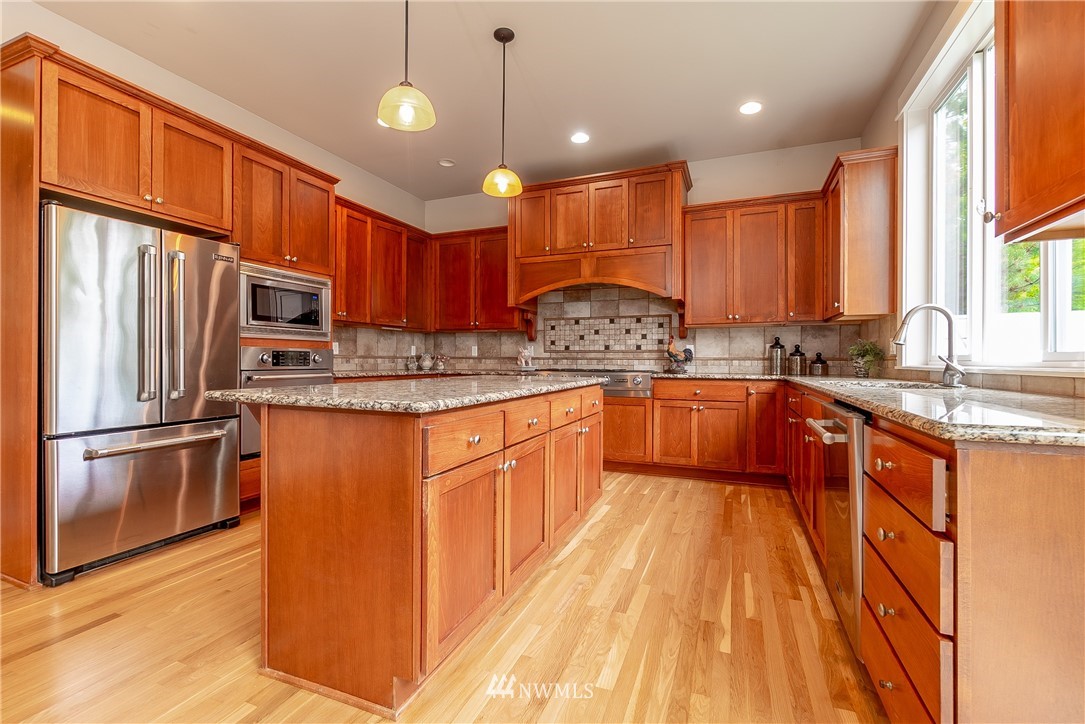 5102 Northeast 10th Street Renton, WA 98059 - Photo 4 of 28