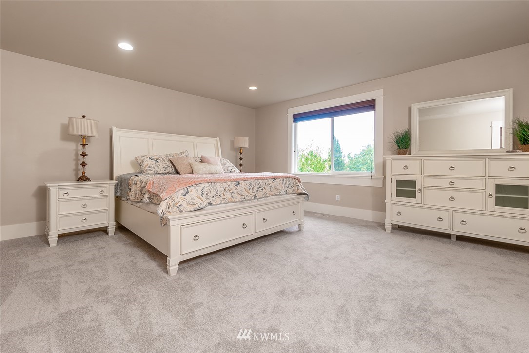 5102 Northeast 10th Street Renton, WA 98059 - Photo 10 of 28