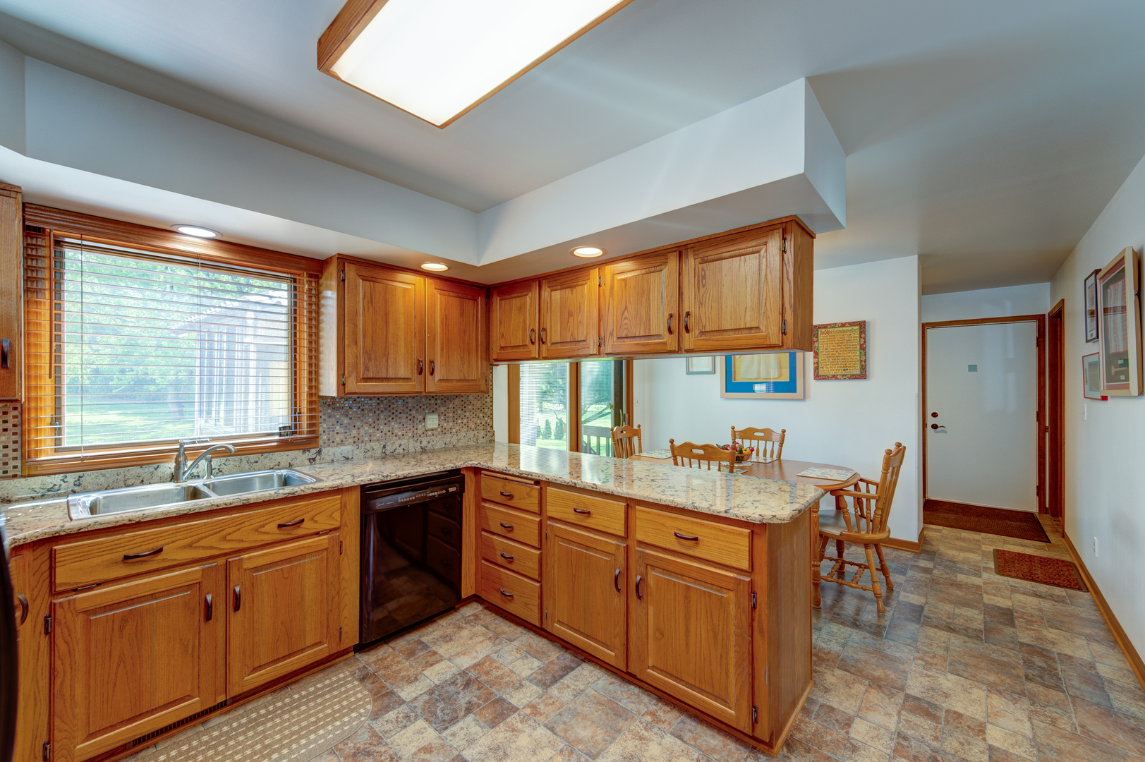 S885 Spring Green Way Batavia, IL 60510 - Photo 6 of 42
