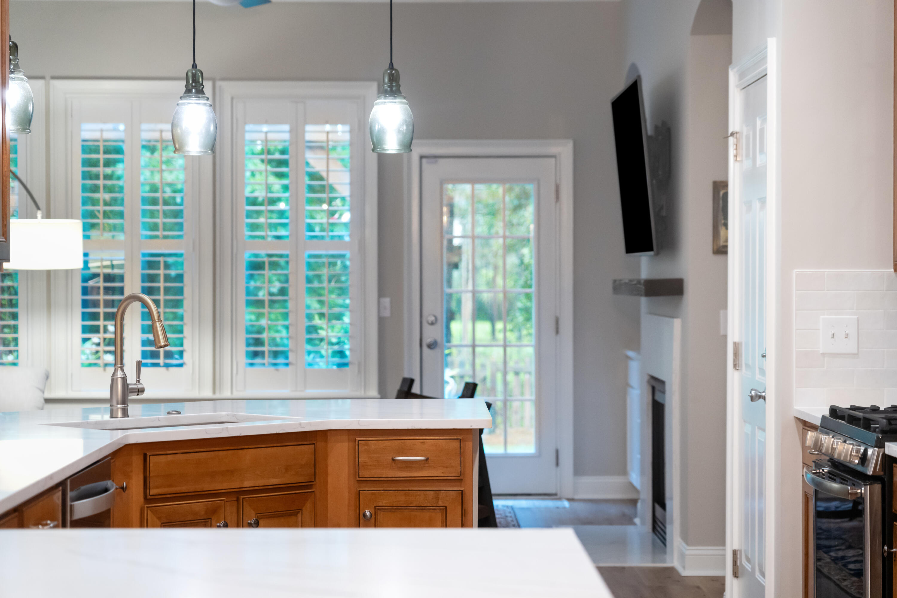 1860 Hall Point Road Mount Pleasant, SC 29466 - Photo 16 of 54 Kitchen/Living