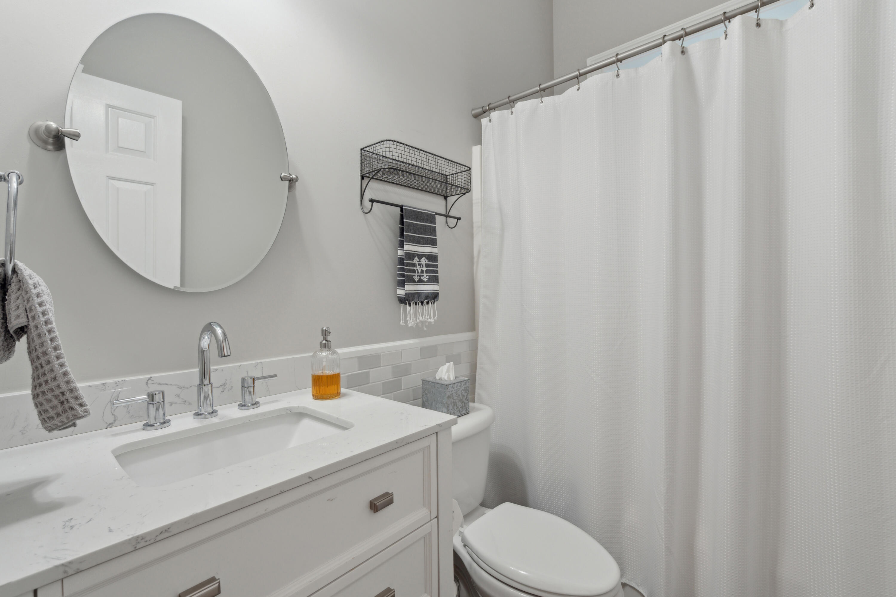 1860 Hall Point Road Mount Pleasant, SC 29466 - Photo 22 of 54 Full Bathroom