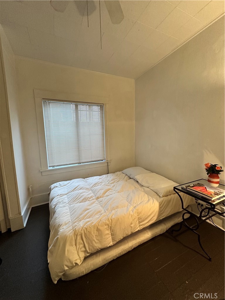 30 Dudley Avenue, Unit 6 Venice, CA 90291 - Photo 13 of 19 a bedroom with a bed and a window