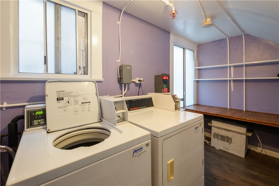 30 Dudley Avenue, Unit 6 Venice, CA 90291 - Photo 18 of 19 a utility room with dryer and washer