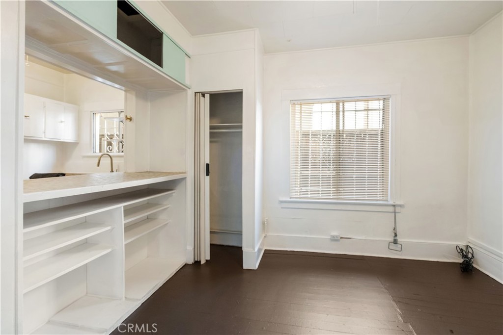 30 Dudley Avenue, Unit 6 Venice, CA 90291 - Photo 4 of 19 a view of an empty room with a window