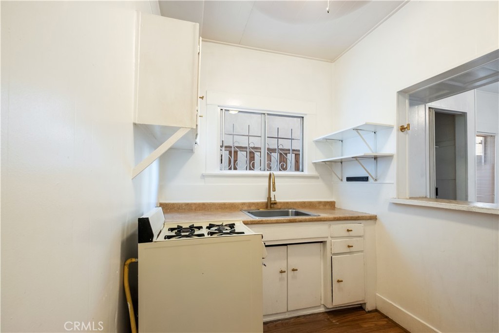 30 Dudley Avenue, Unit 6 Venice, CA 90291 - Photo 7 of 19 a room with storage and utility