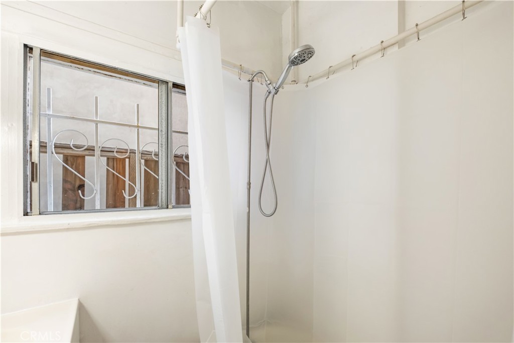 30 Dudley Avenue, Unit 6 Venice, CA 90291 - Photo 9 of 19 a view of a walk in closet