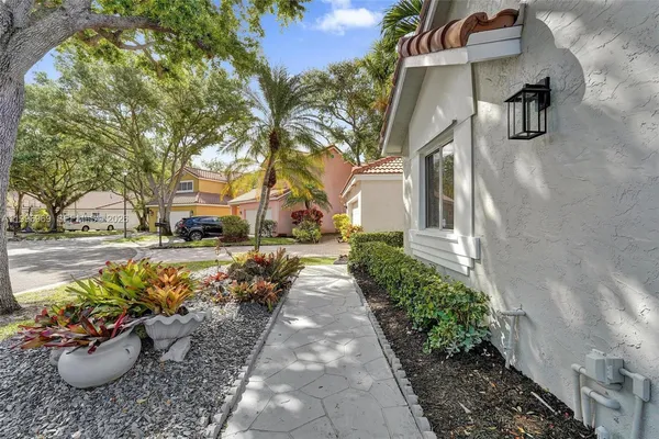$639,900 | 10153 Northwest 3rd Court, Plantation, FL 33324