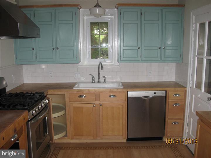1047 Huntingdon Road Abington, PA 19001 - Photo 3 of 4 Gallery Image 3