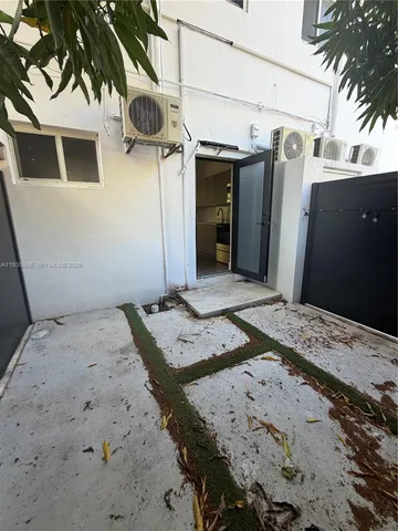 $1,900 | 201 Southwest 21st Court, Unit 2, Miami, FL 33135