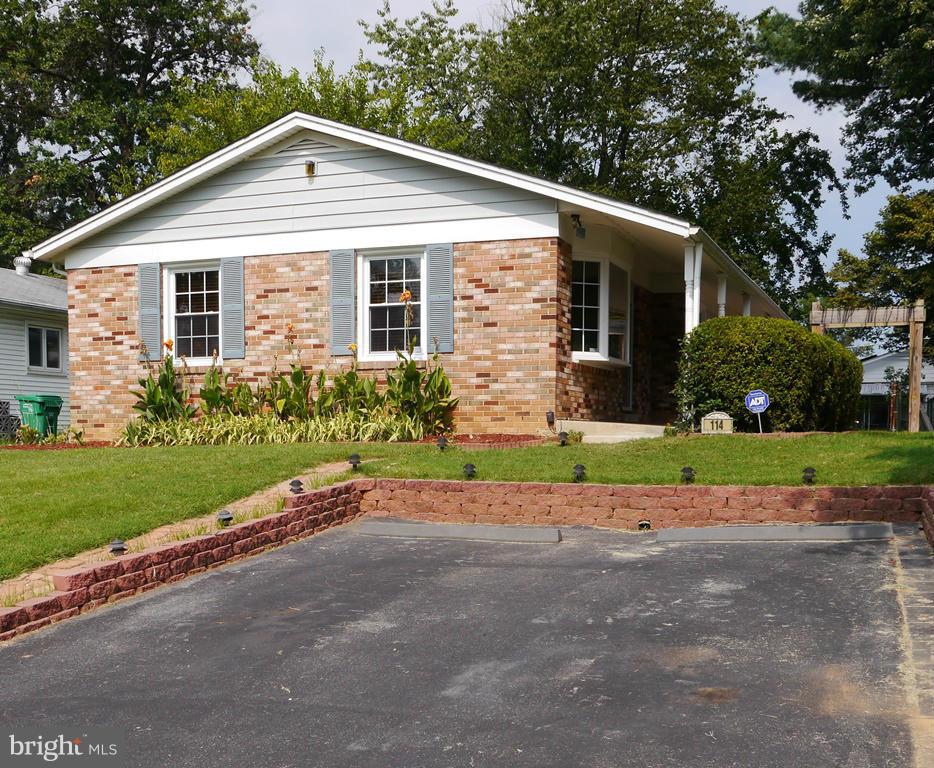 114 Rawlings Road Gaithersburg, MD 20877 - Photo 2 of 28 Exterior (Front)