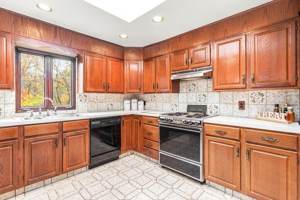 6 Barbara Circle Burlington, MA 01803 - Photo 11 of 32