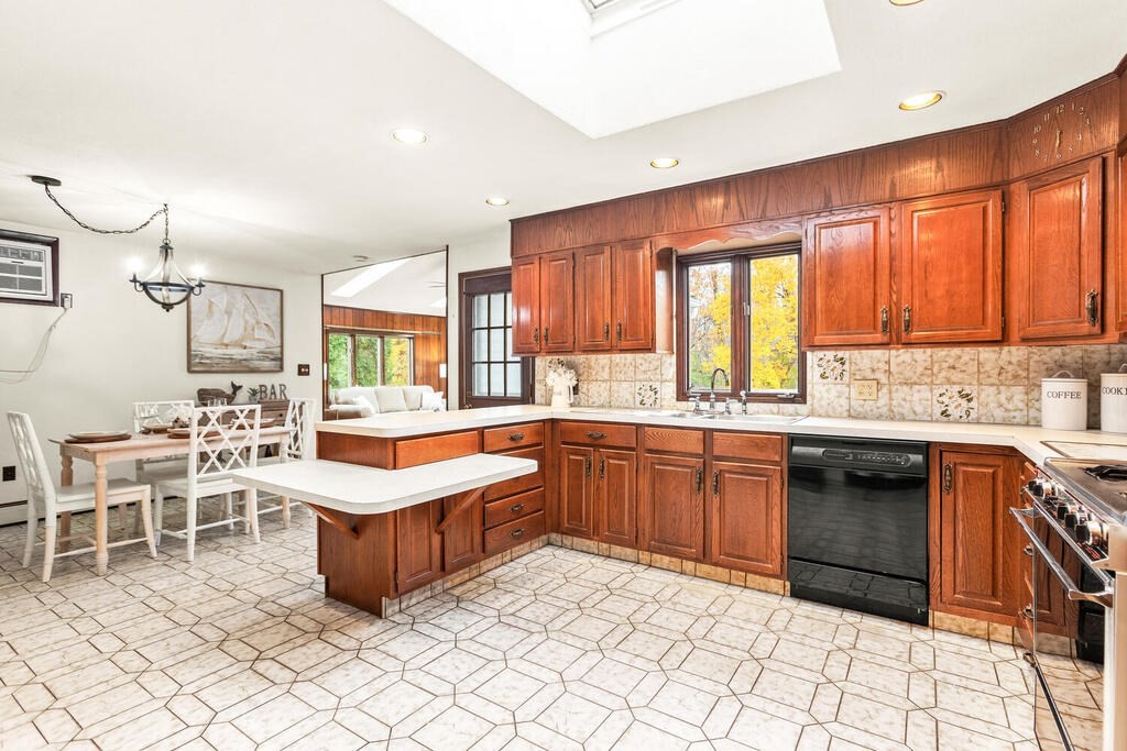 6 Barbara Circle Burlington, MA 01803 - Photo 12 of 32