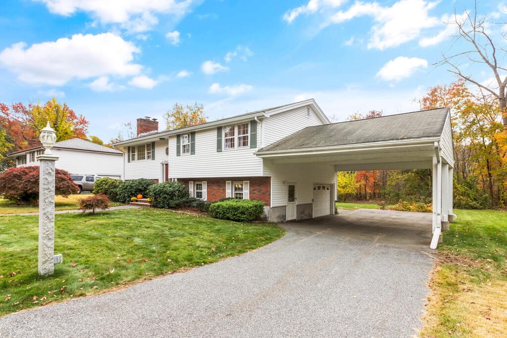 6 Barbara Circle Burlington, MA 01803 - Photo 3 of 32