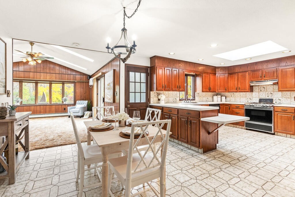 6 Barbara Circle Burlington, MA 01803 - Photo 9 of 32