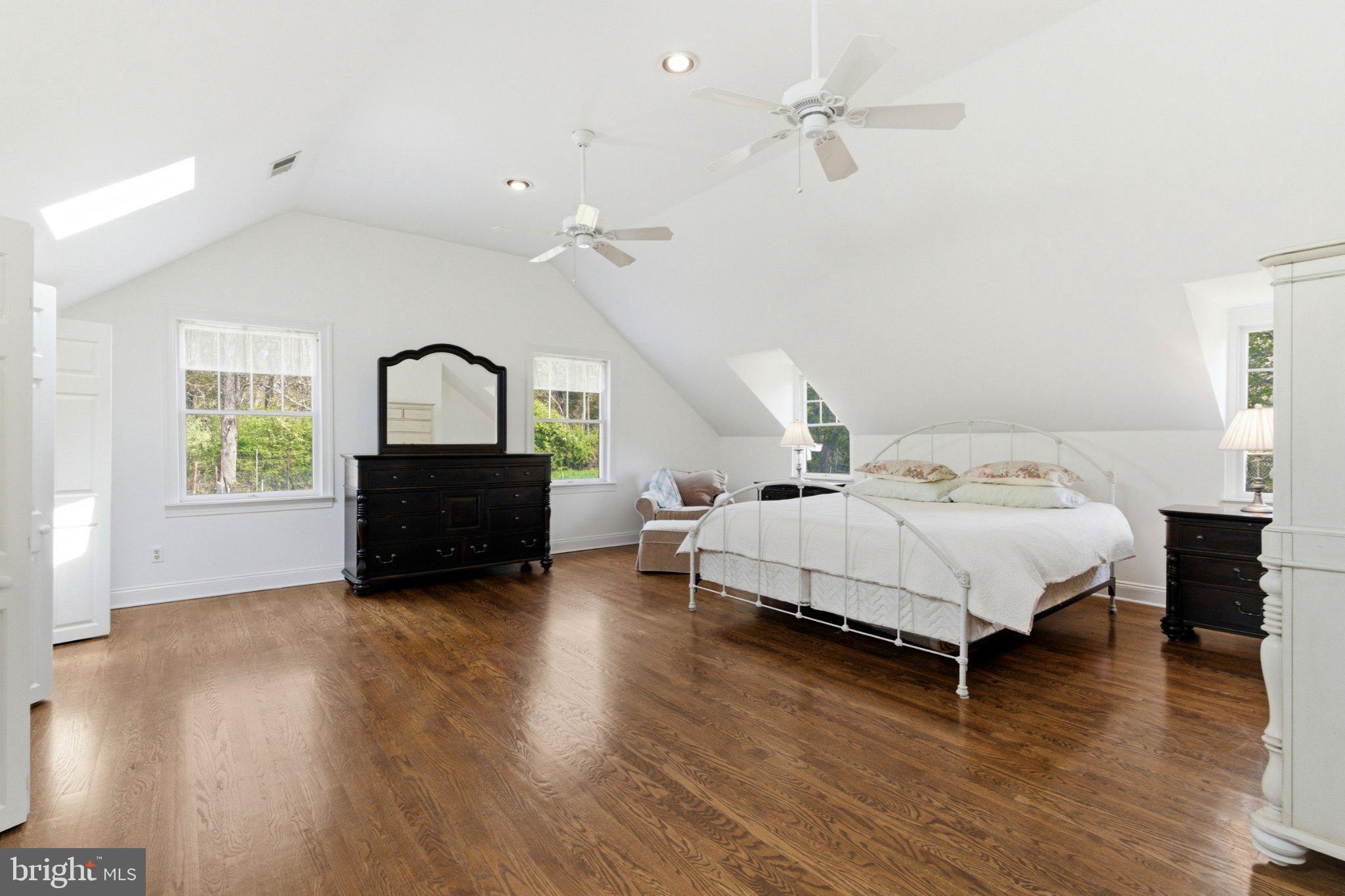 112 Stony Brook Road Hopewell, NJ 08525 - Photo 23 of 69 Spacious, sunlit primary suite w/ vaulted ceiling