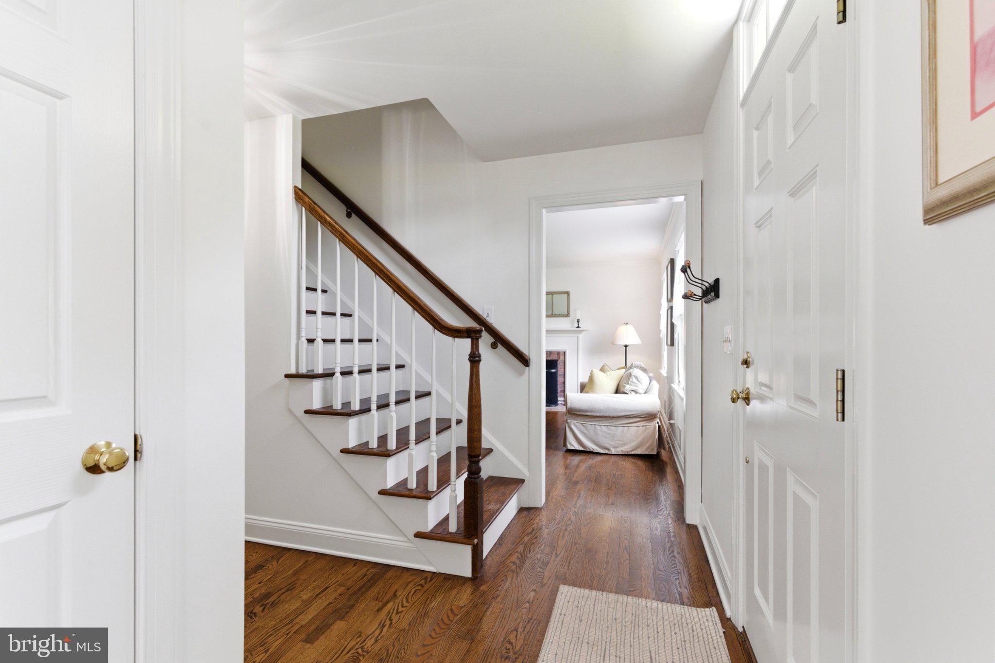 112 Stony Brook Road Hopewell, NJ 08525 - Photo 3 of 69 Inviting entryway with classic charm.