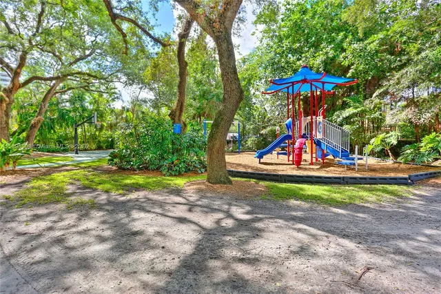 $4,250,000 | 2627 South Bayshore Drive, Unit 504, Miami, FL 33133