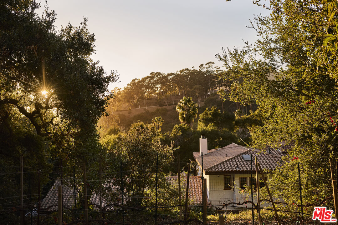 3268 Serra Road Malibu, CA 90265 - Photo 22 of 24 a view of a large building