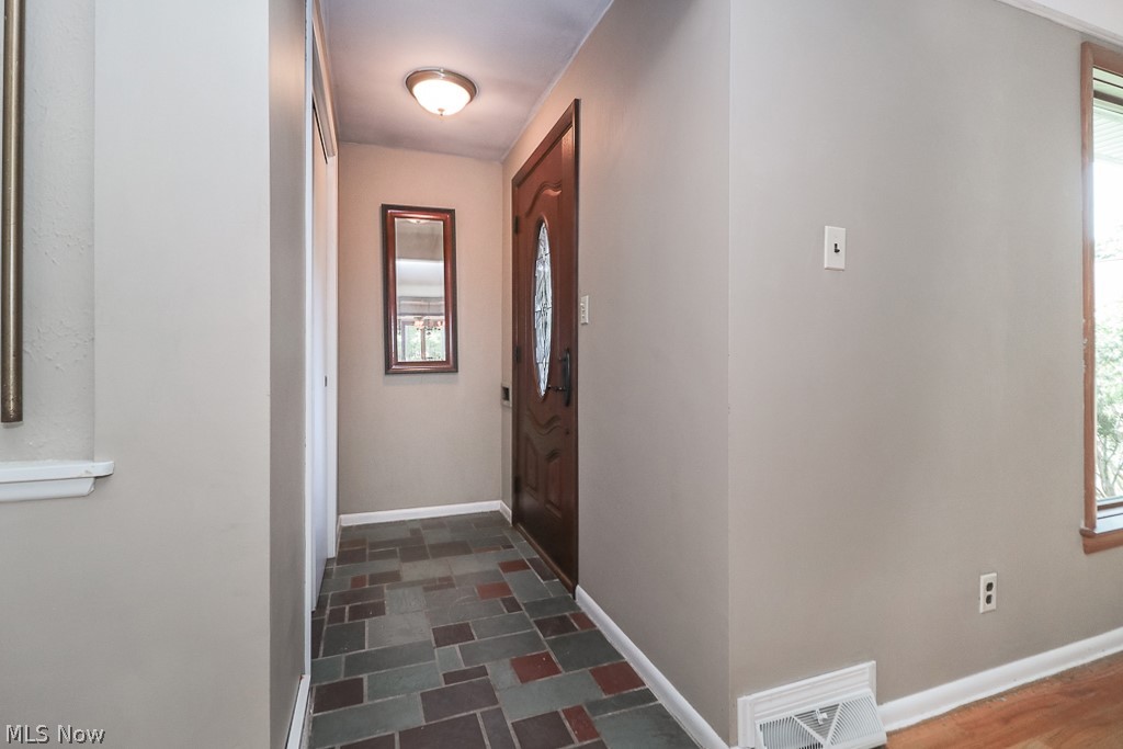 2135 Miami Road Euclid, OH 44117 - Photo 2 of 23 Entry Way