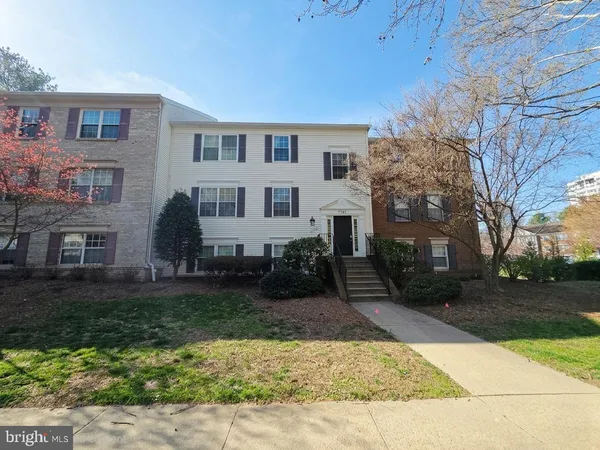 $2,400 | 7763 New Providence Drive, Unit 53, Falls Church, VA 22042