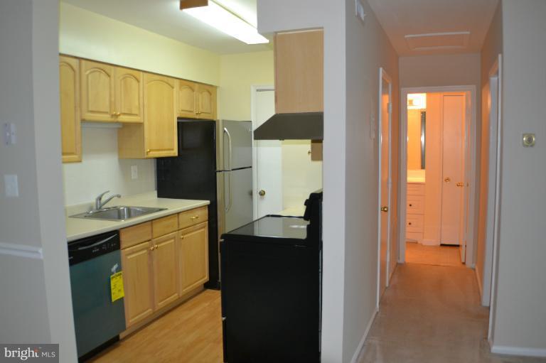 5905 Kingsford Road, Unit 390 Springfield, VA 22152 - Photo 5 of 8 Kitchen