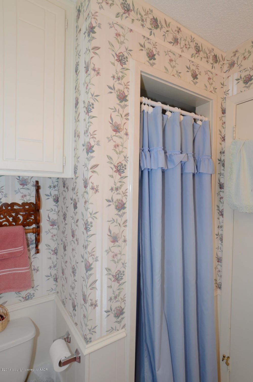 6507 Garwood Road Amarillo, TX 79109 - Photo 13 of 20 a bathroom with a shower and a toilet