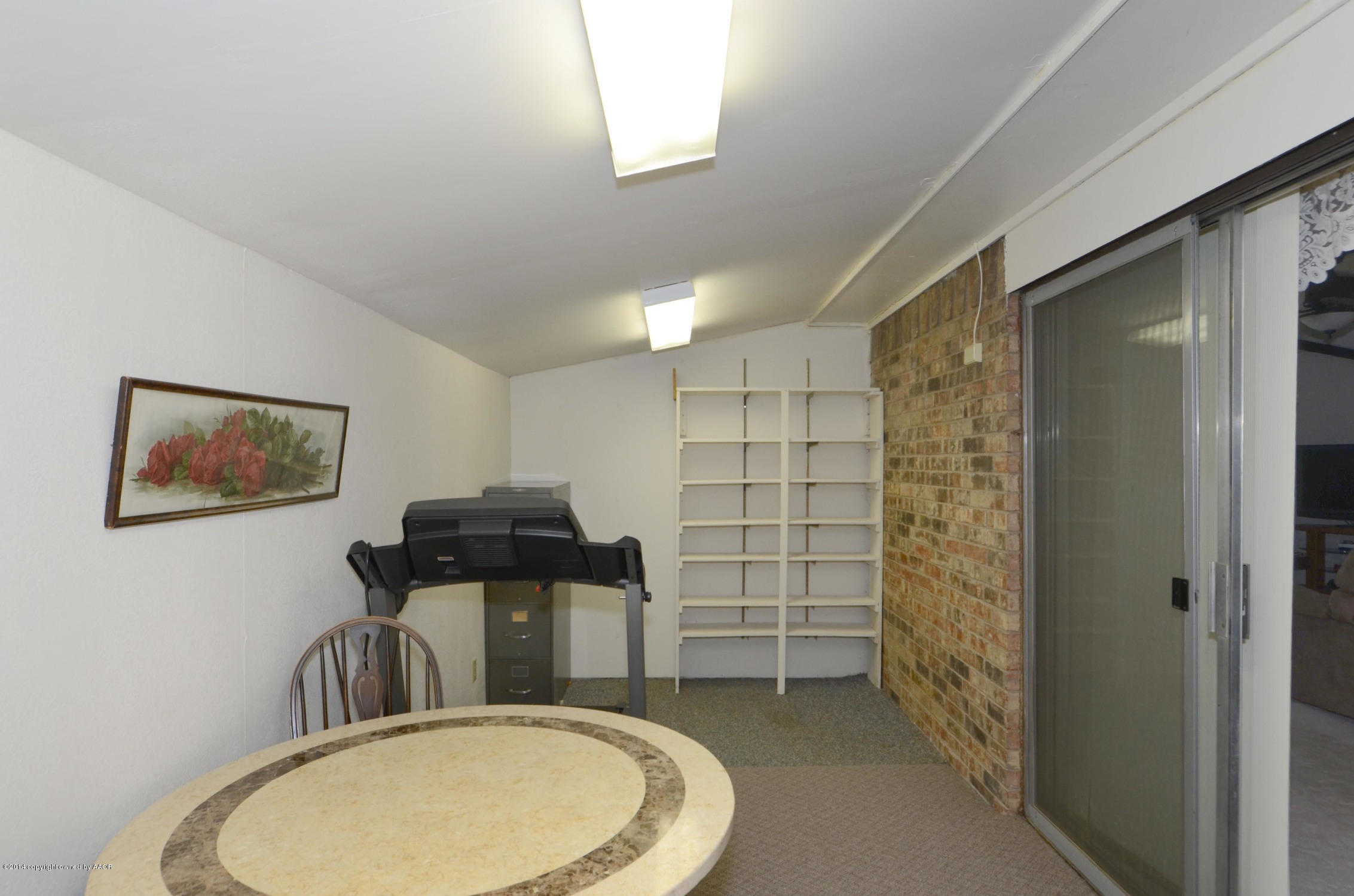 6507 Garwood Road Amarillo, TX 79109 - Photo 17 of 20 a bathroom with a toilet a sink and mirror