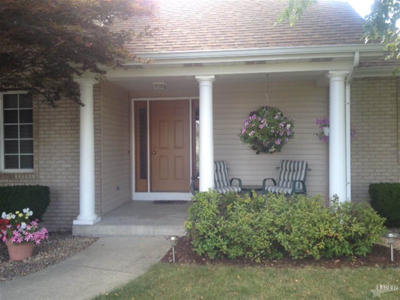 301 Hunters Ridge Auburn, IN 46706 - Photo 2 of 30 Gallery Image 2