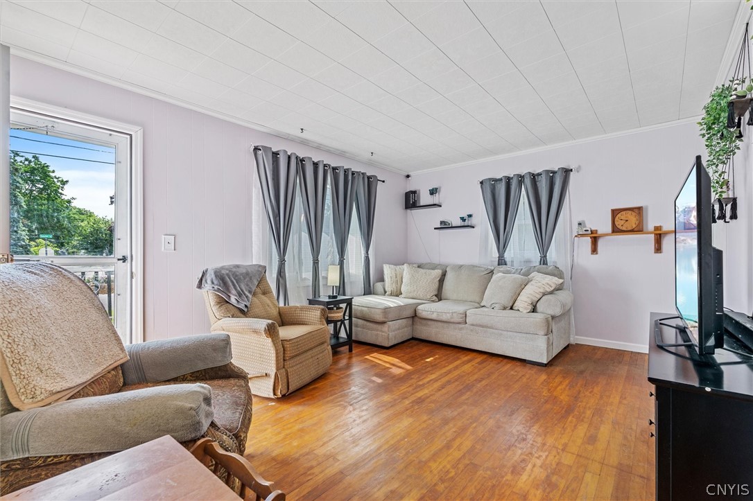 322 Sayles Street Oneida, NY 13421 - Photo 10 of 25 Living room