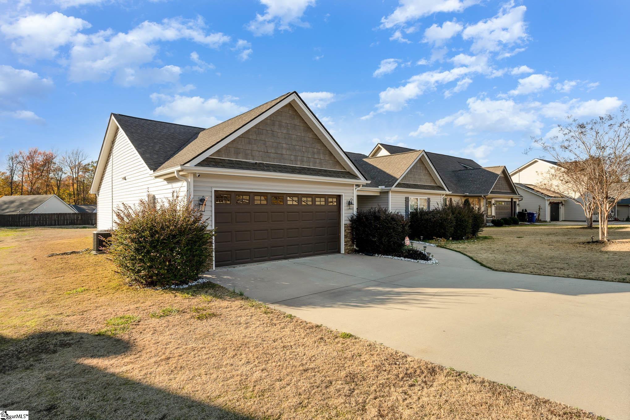 108 Queensland Court Fountain Inn, SC 29644 - Photo 3 of 36