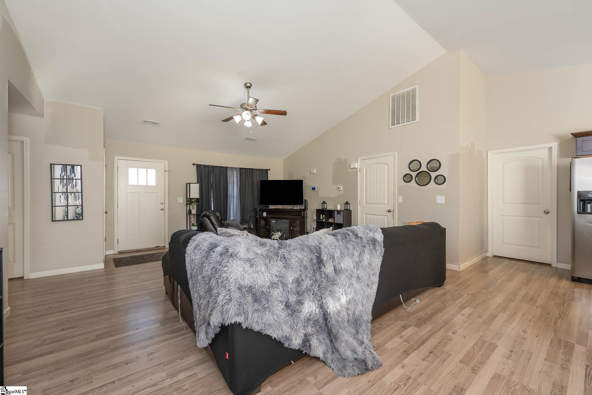 108 Queensland Court Fountain Inn, SC 29644 - Photo 6 of 36