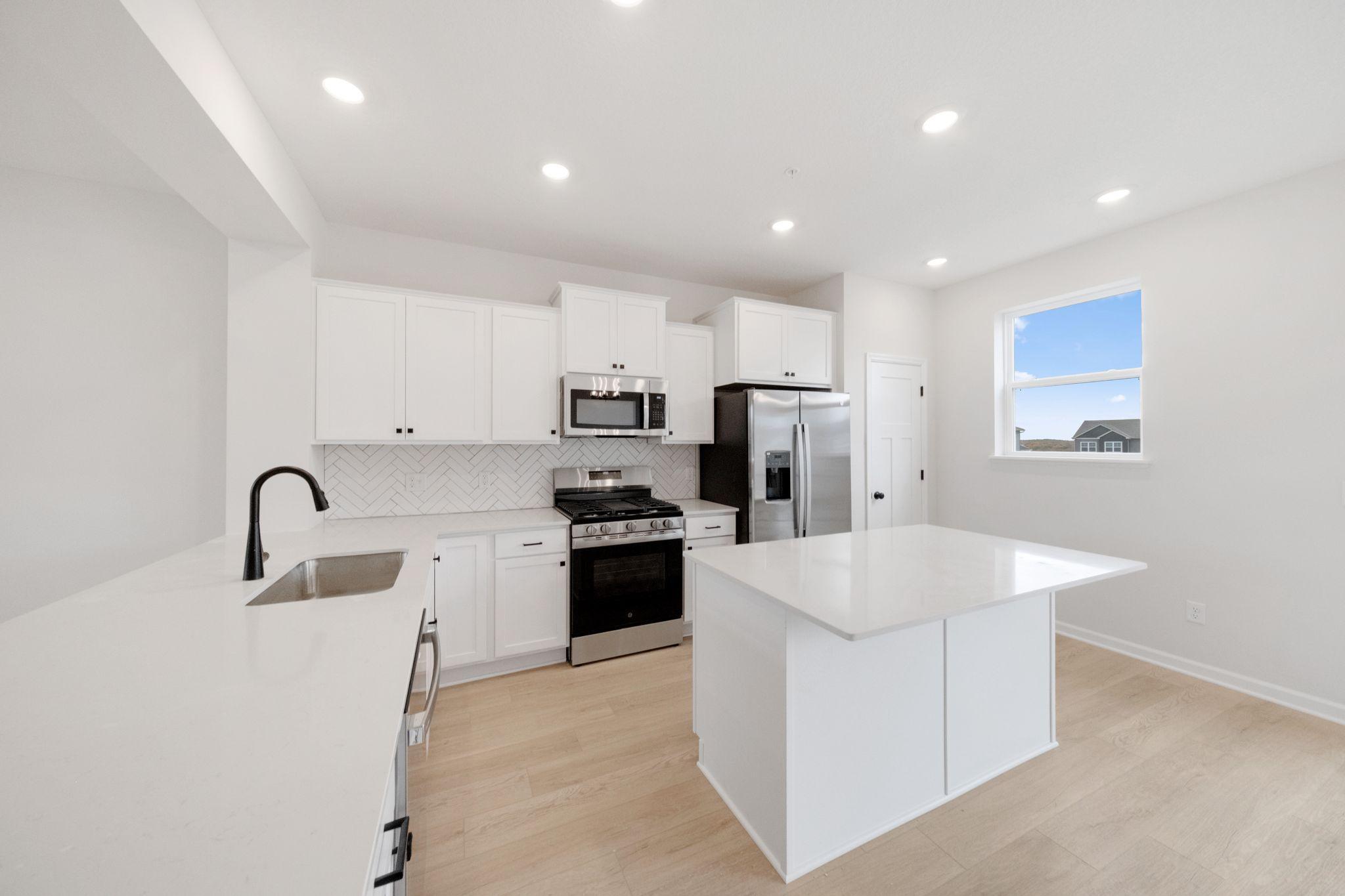 6730 Wildflower Way Minnetrista, MN 55331 - Photo 4 of 30