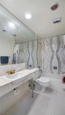 $249,000 | 3333 Northeast 34th Street, Unit 109, Fort Lauderdale, FL 33308