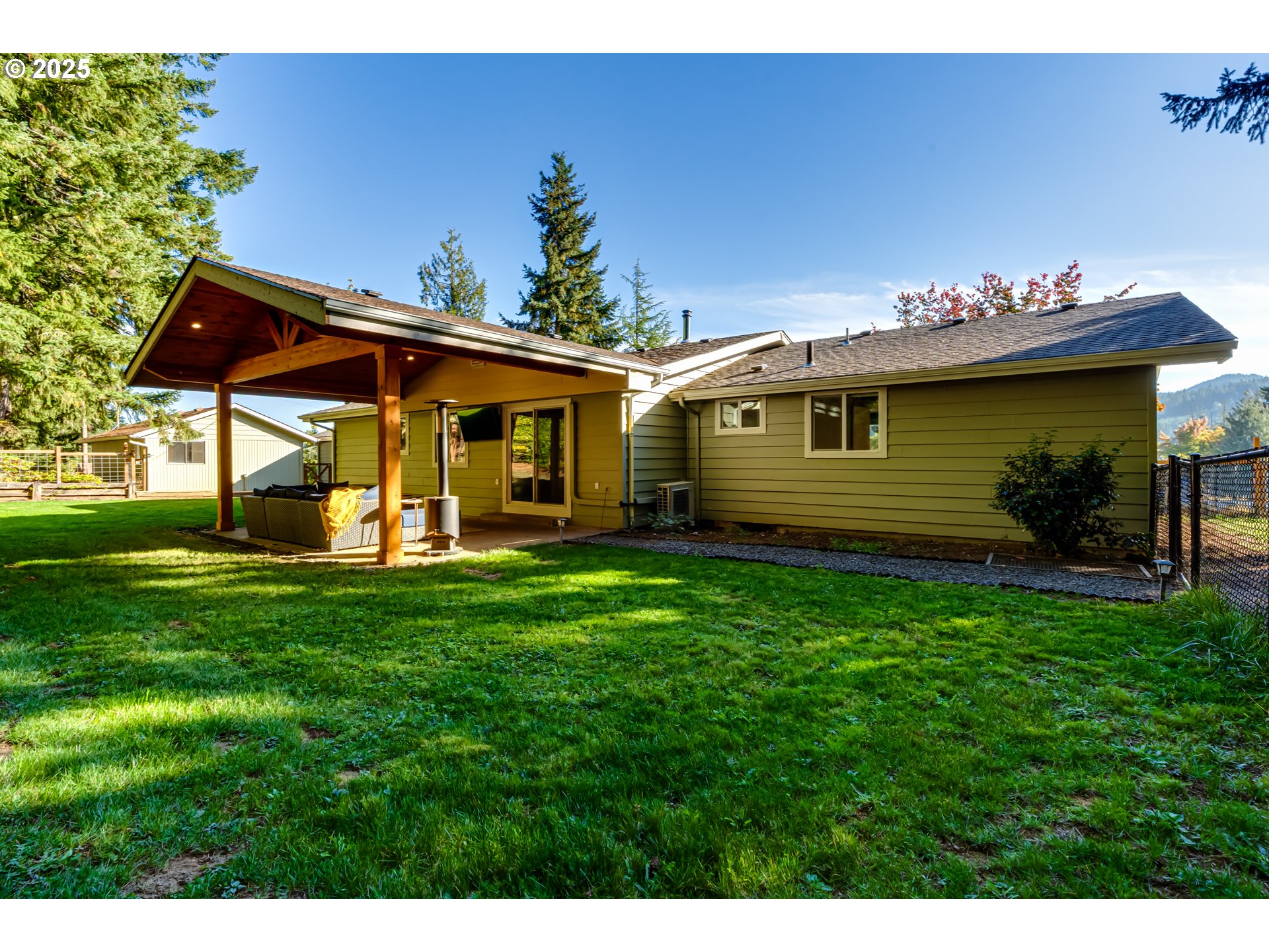 24531 Vaughn Road Veneta, OR 97487 - Photo 37 of 47 a front view of a house with garden