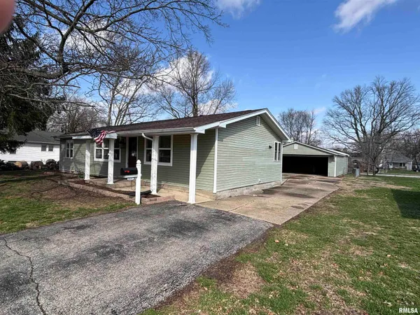 $159,900 | 1025 West Rich Street, Taylorville, IL 62568