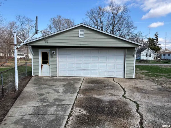 $159,900 | 1025 West Rich Street, Taylorville, IL 62568