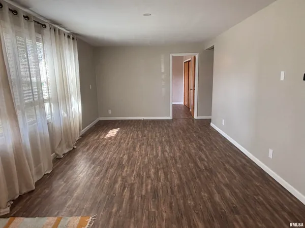 $159,900 | 1025 West Rich Street, Taylorville, IL 62568