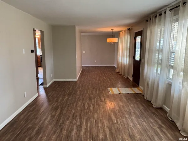 $159,900 | 1025 West Rich Street, Taylorville, IL 62568