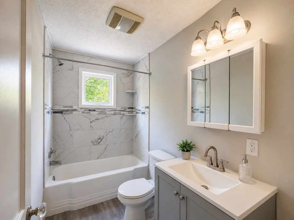4 Wolfe Street Springfield, MA 01020 - Photo 18 of 24