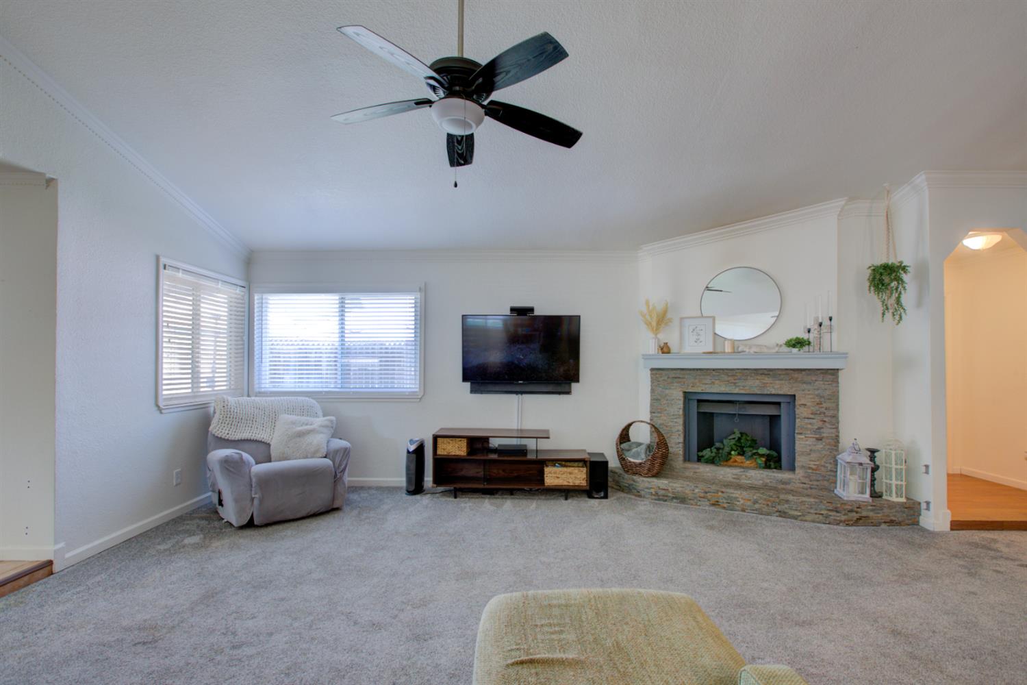 3816 Blaker Road Ceres, CA 95307 - Photo 18 of 40 Living room