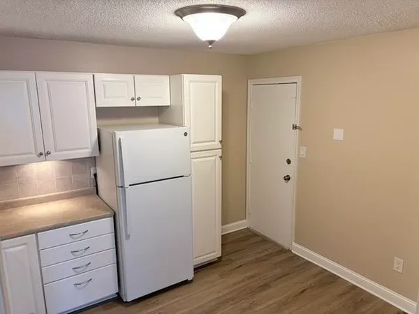 $1,950 | 4 Lancelot Court, Unit 8, Salem, NH 03079