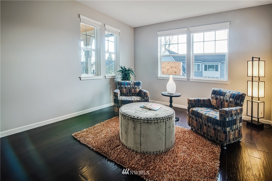 5607 Northeast 9th Street Renton, WA 98059 - Photo 2 of 25
