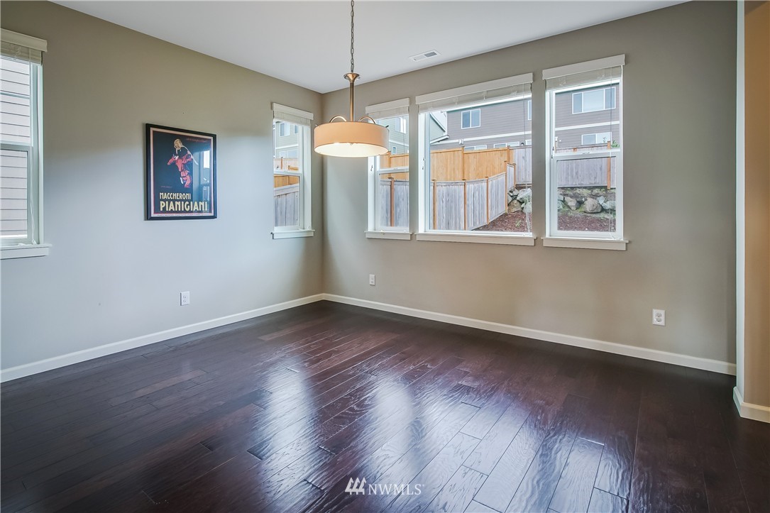 5607 Northeast 9th Street Renton, WA 98059 - Photo 4 of 25