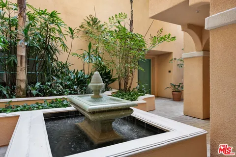 $2,150,000 | 11500 San Vicente Boulevard, Unit 216, Los Angeles, CA 90049