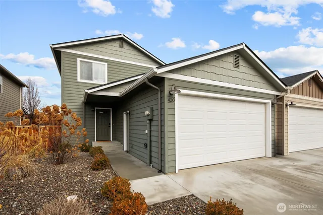 $431,400 | 420 South Kansas Loop, East Wenatchee, WA 98802