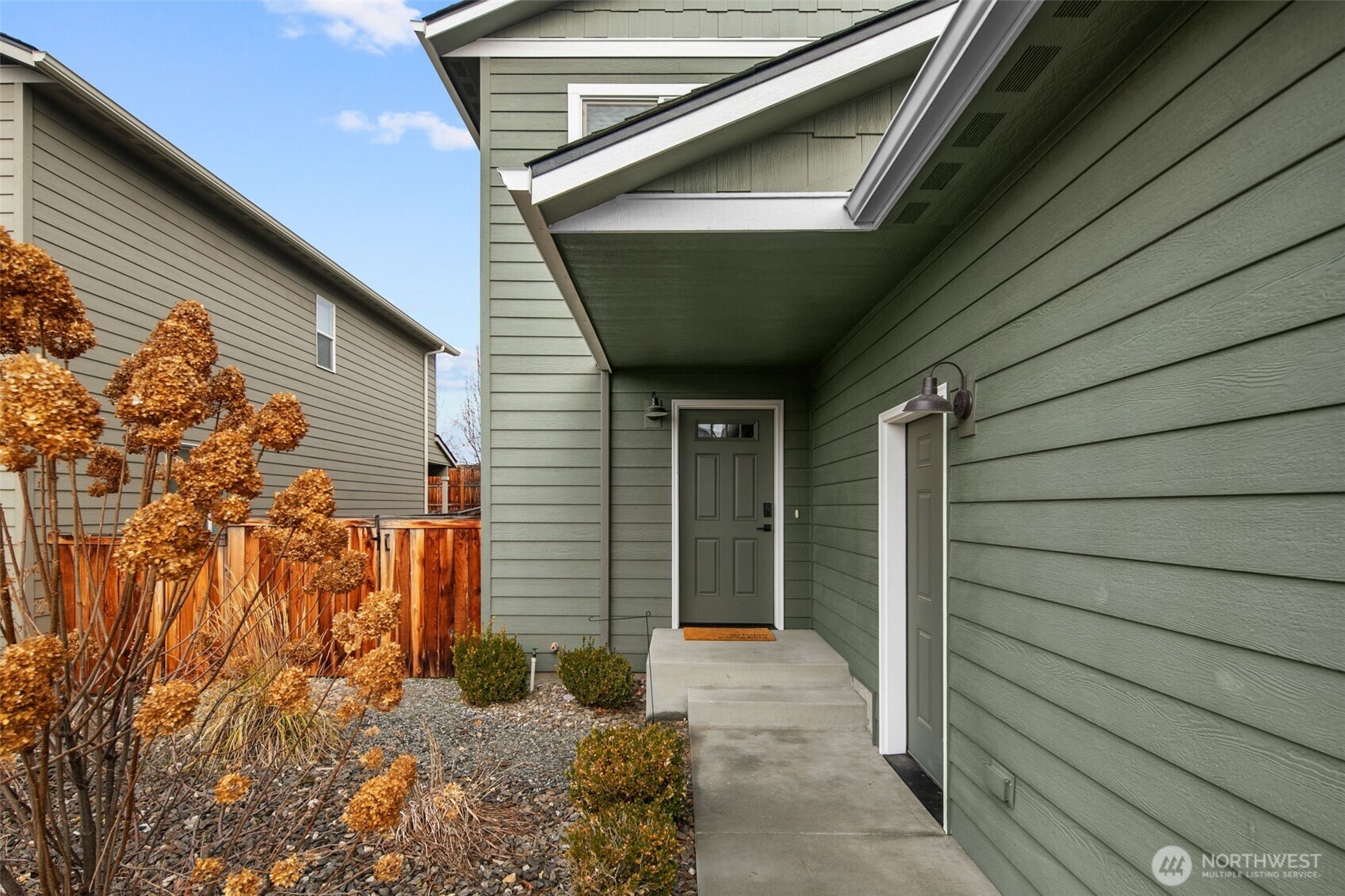 420 South Kansas Loop East Wenatchee, WA 98802 - Photo 3 of 36