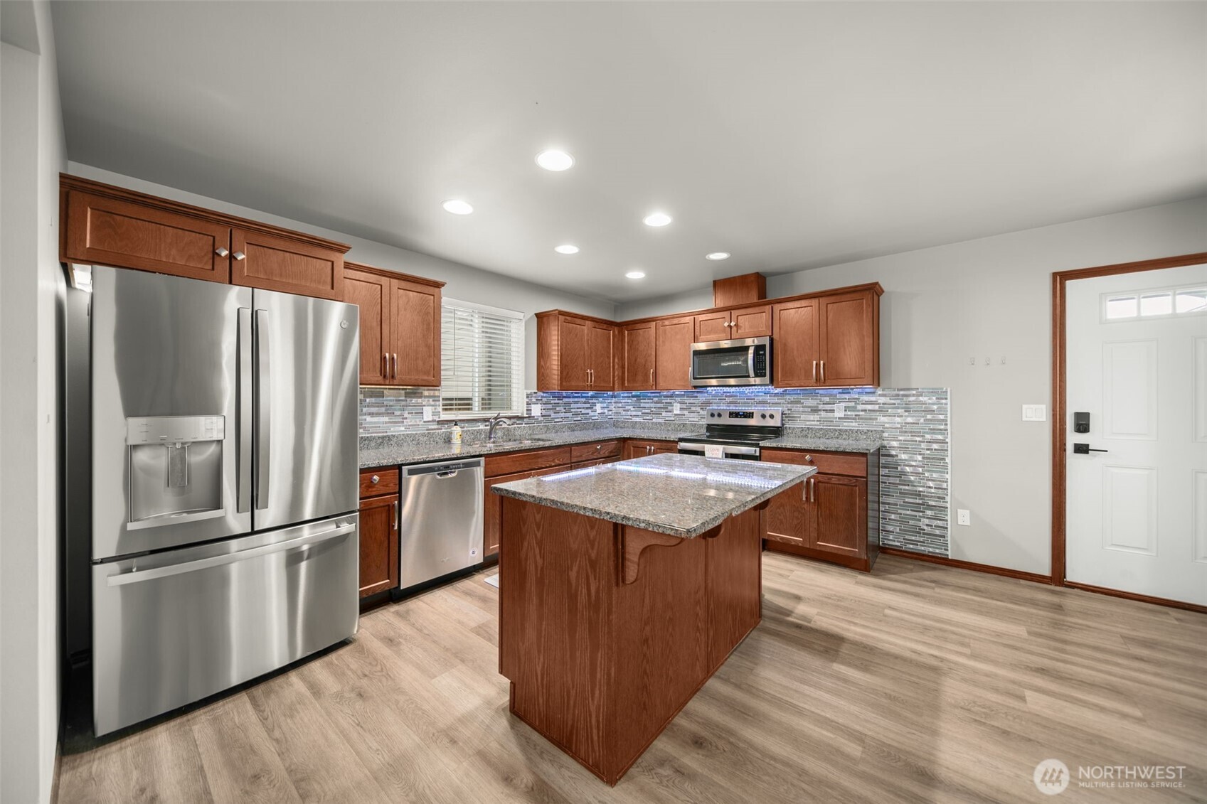 420 South Kansas Loop East Wenatchee, WA 98802 - Photo 5 of 36