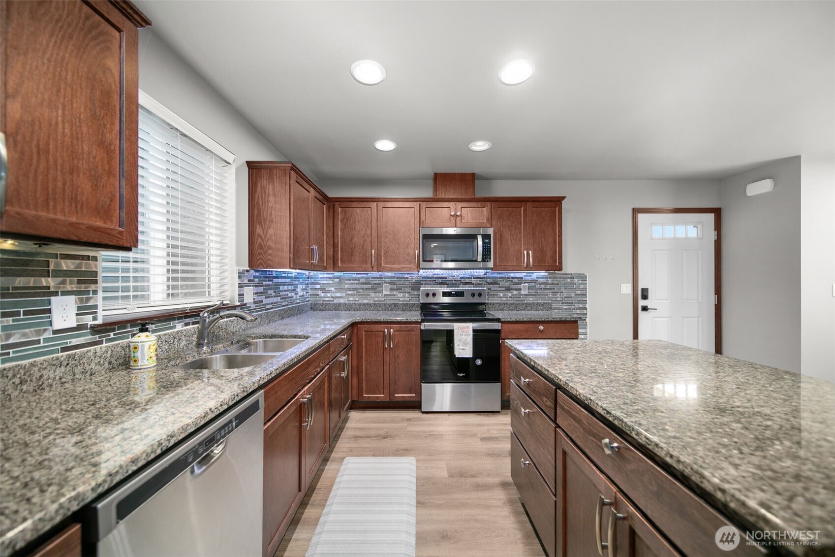 420 South Kansas Loop East Wenatchee, WA 98802 - Photo 6 of 36