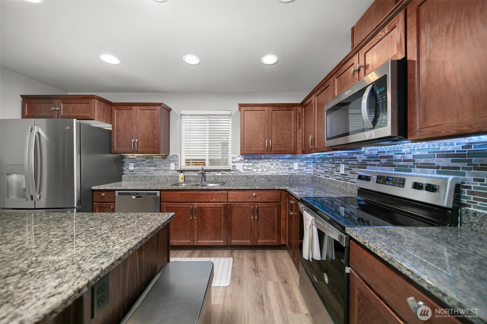 420 South Kansas Loop East Wenatchee, WA 98802 - Photo 7 of 36